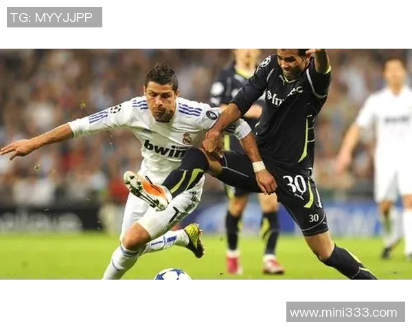 足球明星帅照视频素材大集合尽享球场魅力与风采的视觉盛宴 足球明星帅照视频素材大集合尽享球场魅力与风采的视觉盛宴