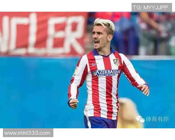 足球明星白色短发男士发型潮流解析与搭配技巧分享